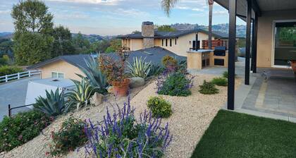 Lovely Hilltop Villa with amazing views, Private gated access and Parking