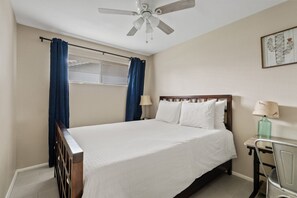 2 bedrooms, desk, iron/ironing board, WiFi