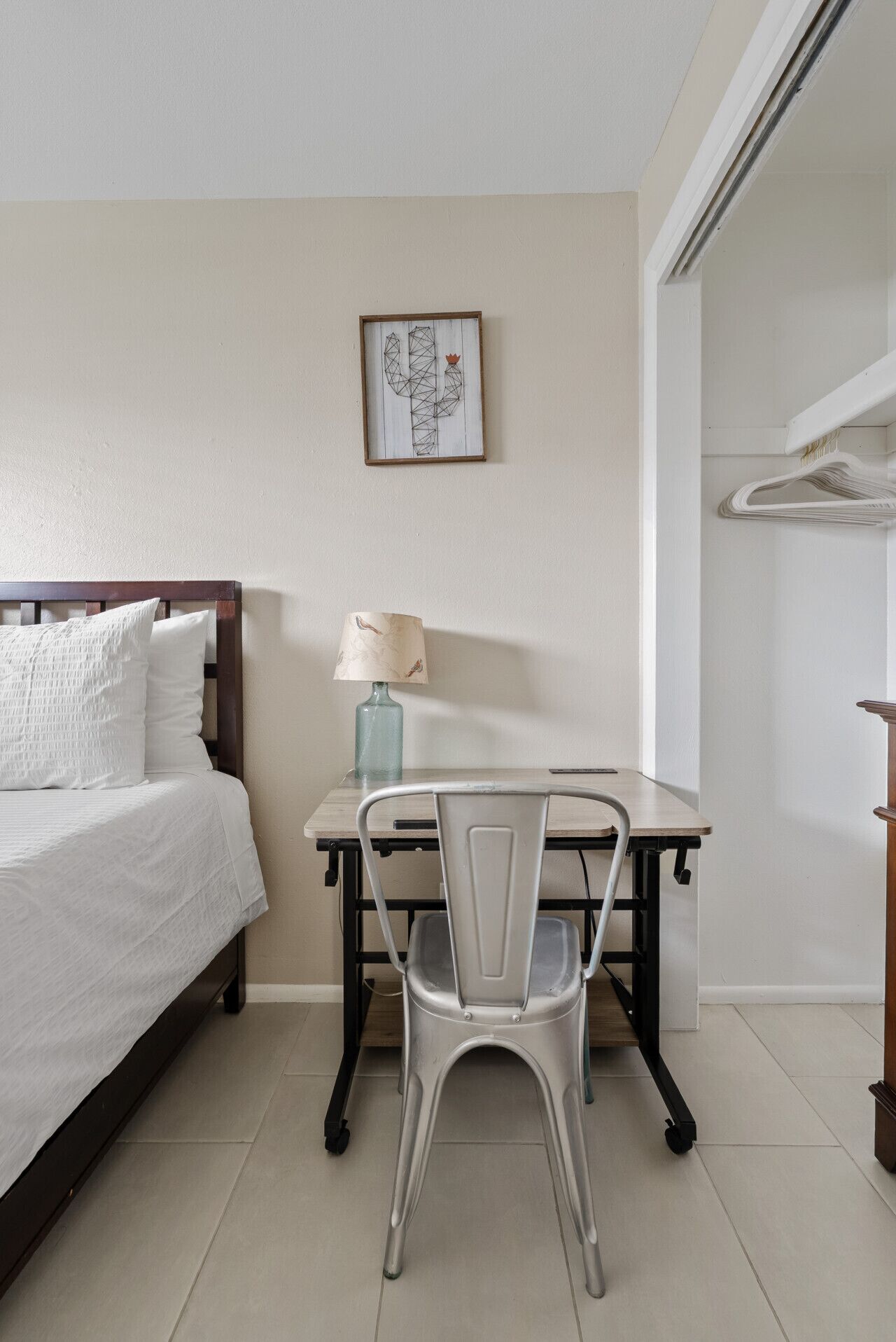 2 bedrooms, desk, iron/ironing board, WiFi