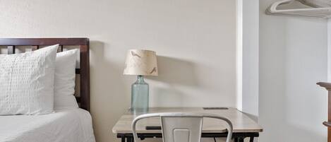 2 bedrooms, desk, iron/ironing board, WiFi