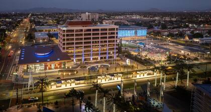 Cozy Clean Condo Downtown Mesa - Free Parking