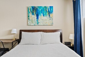 2 bedrooms, desk, iron/ironing board, WiFi - Cozy Clean Apartment Downtown Mesa (Mesa)