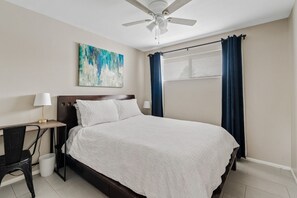 2 habitaciones, escritorio, tabla de planchar con plancha y wifi