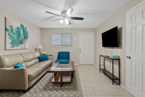 Cozy Clean Condo Downtown Mesa - Free Parking