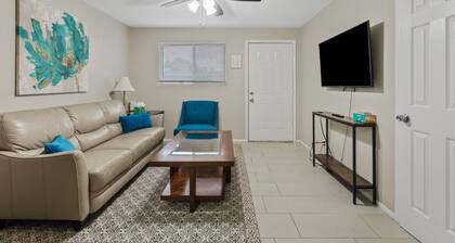 Cozy Clean Condo Downtown Mesa - Free Parking