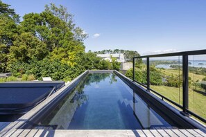 A heated pool - Palm Springs by Waiheke Pure - Luxurious ridgetop retreat, panoramic views, pool, hot tub (Waiheke Island)