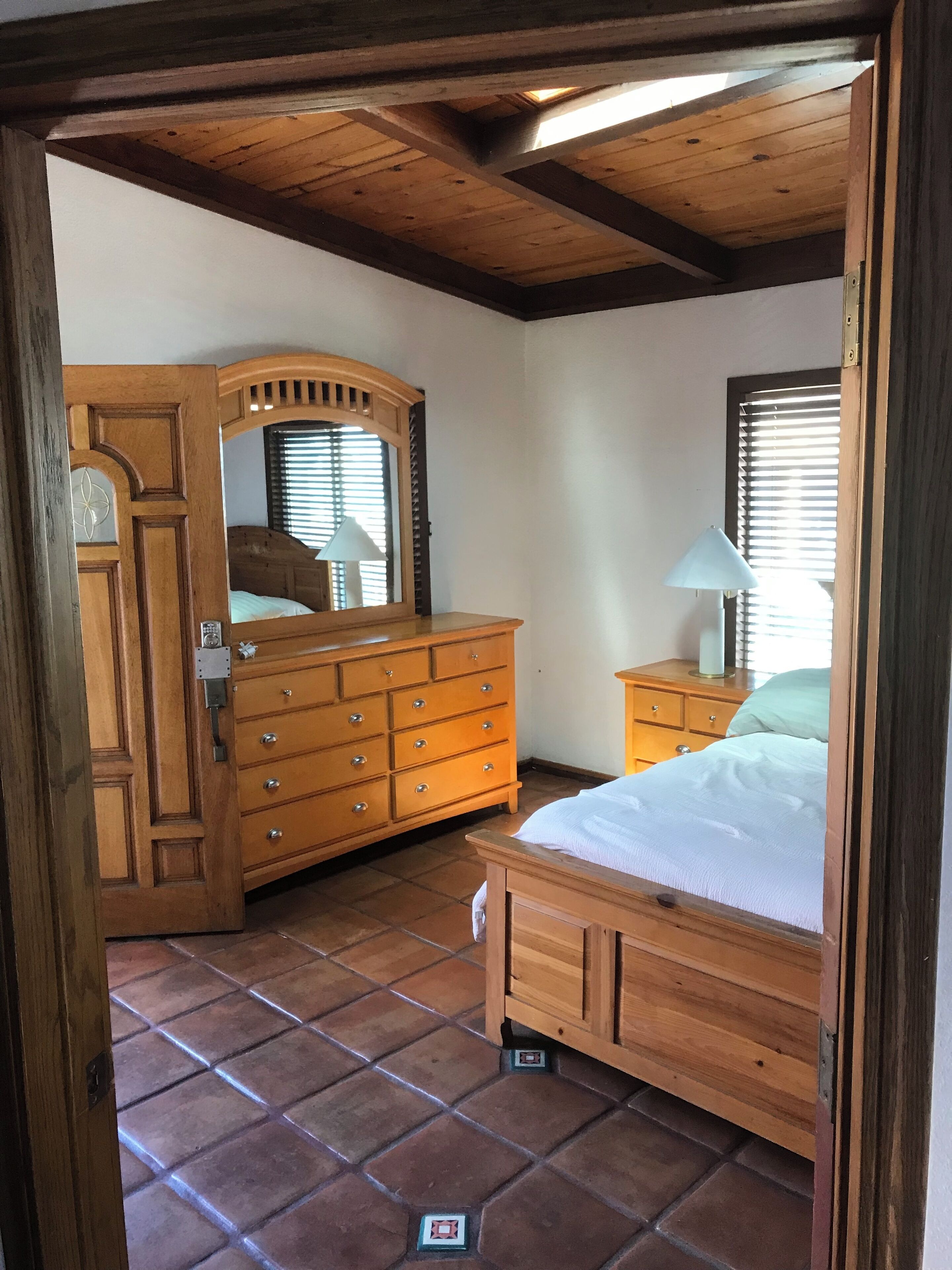 2 chambres, fer et planche à repasser, Wi-Fi, draps fournis