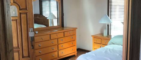 2 chambres, fer et planche Ă repasser, Wi-Fi, draps fournis