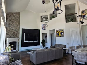 TV, fireplace - Family Fun Oasis (FATE)