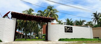 SANDY TOES THE BEACH HOUSE COSTA AZUL, EL SALVADOR SONSONATE