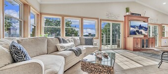 Morehead Retreat on 75 ft of East Lake Okoboji