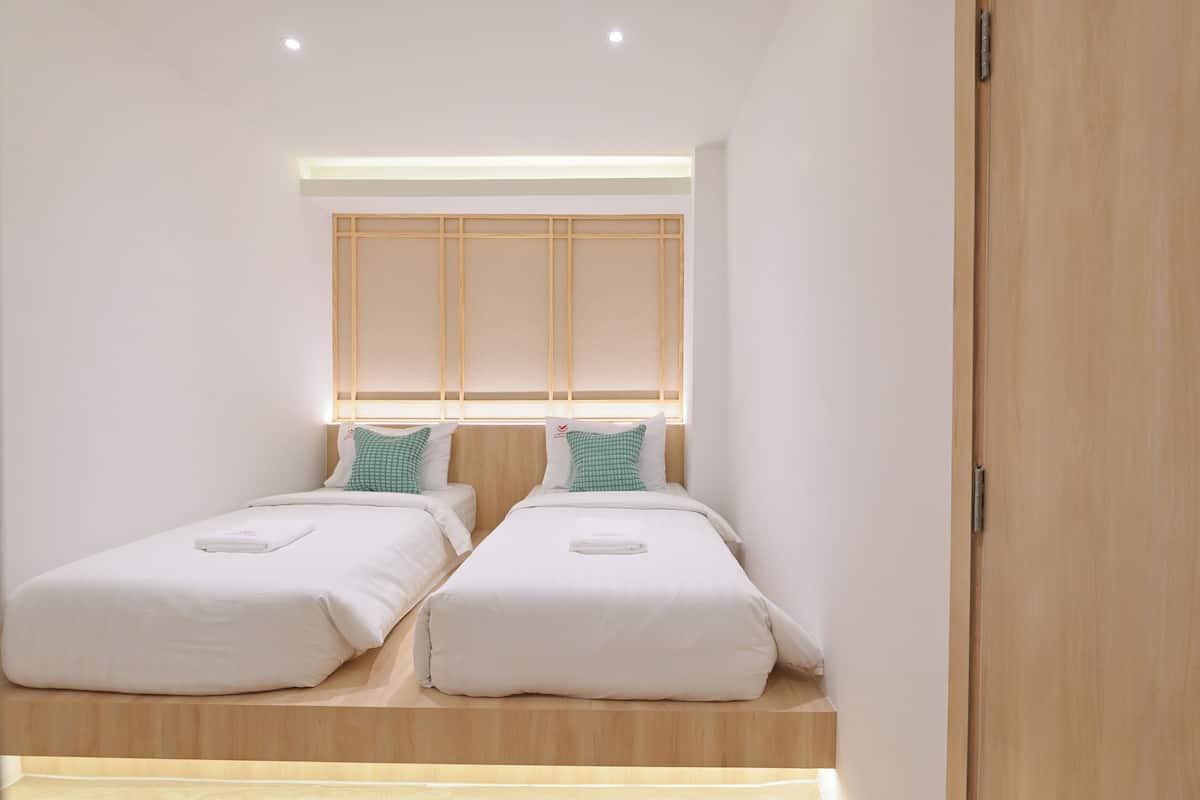 Superior Twin Room | Desk, soundproofing, WiFi (free), bed sheets