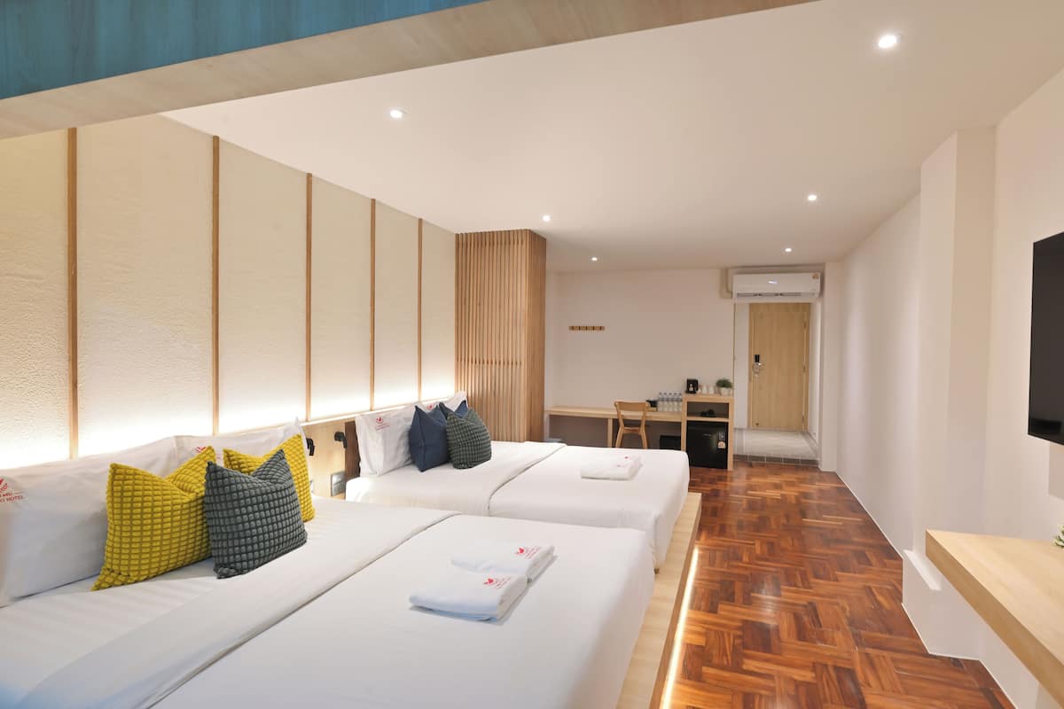 Family Studio, City View | Desk, free WiFi