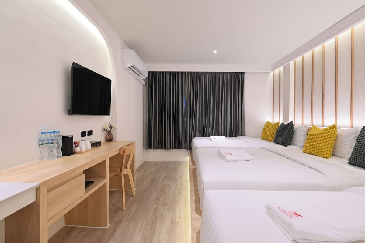 Family Room, Multiple Beds, City View | Desk, soundproofing, WiFi (free), bed sheets