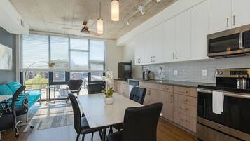 Fridge, microwave, oven, stovetop