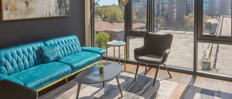 Televisie en een computerscherm