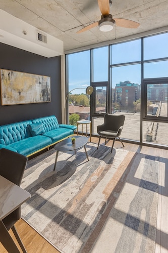 Stylish 2BR | Rooftop Views + Sky Lounge