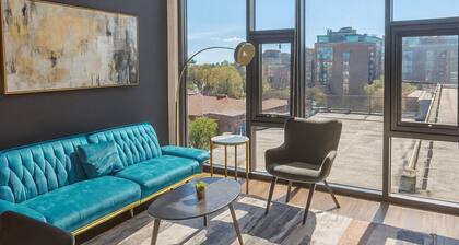 Stylish 2BR | Rooftop Views + Sky Lounge