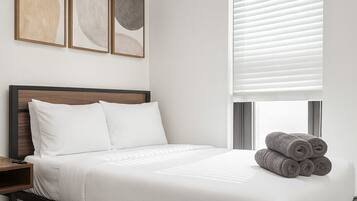 2 habitaciones, escritorio, tabla de planchar con plancha y wifi