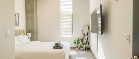 2 habitaciones, escritorio, tabla de planchar con plancha y wifi