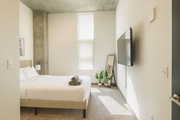 2 bedrooms, desk, iron/ironing board, WiFi - Luxe 2BR Apt | Minutes to Dining + Culture (Birmingham)