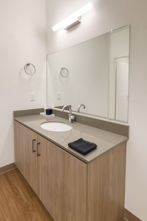 Hair dryer, towels - Luxe 2BR Apt | Minutes to Dining + Culture (Birmingham)