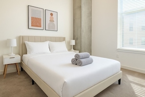 2 bedrooms, desk, iron/ironing board, WiFi