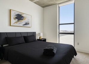 2 bedrooms, desk, iron/ironing board, WiFi