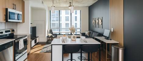 Refrigerador, microondas, horno, placa de cocina