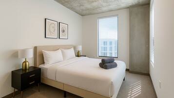 2 bedrooms, desk, iron/ironing board, WiFi