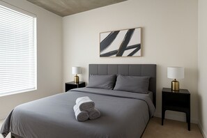 2 bedrooms, desk, iron/ironing board, WiFi