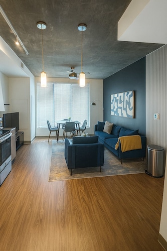 Birmingham Stay | 2BR w/ Rooftop Amenities