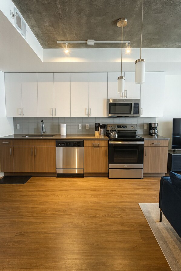 Fridge, microwave, oven, stovetop