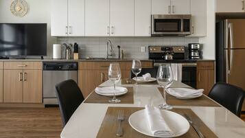 Coffee/tea maker, fridge, microwave, oven