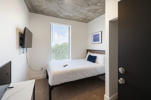 3 bedrooms, desk, iron/ironing board, travel cot