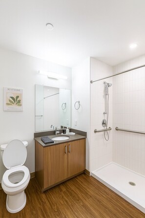 Hair dryer, towels - Bright 2BR Apt | Pool, Gym & Walkable Area (Birmingham)