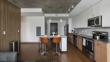 冰箱、微波炉、烤箱、炉灶