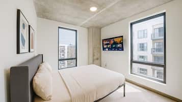 2 bedrooms, desk, iron/ironing board, WiFi