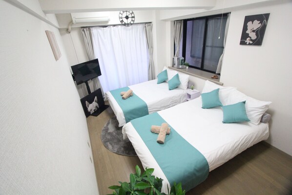1 bedroom, bed sheets