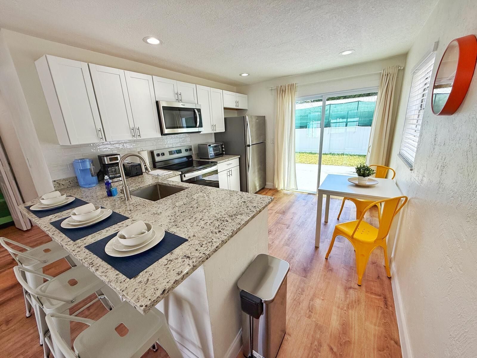 冰箱、微波炉、烤箱、炉灶