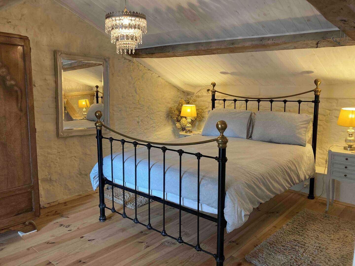 3 chambres, fer et planche à repasser, Wi-Fi, draps fournis