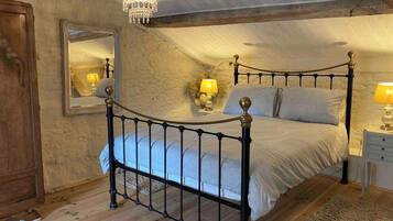 3 chambres, fer et planche à repasser, Wi-Fi, draps fournis