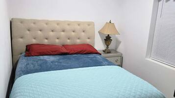 2 bedrooms, desk, iron/ironing board, WiFi