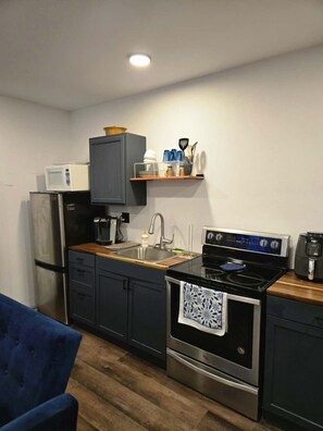 Fridge, microwave, stovetop, coffee/tea maker