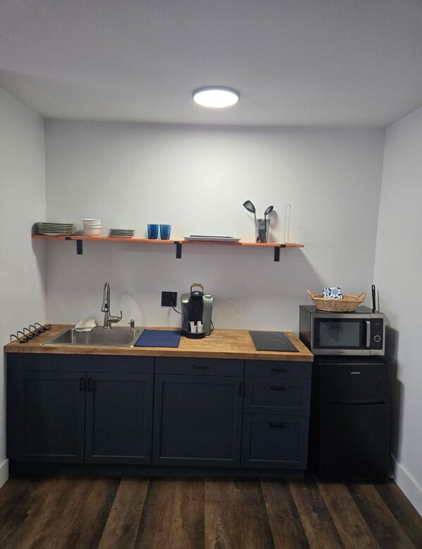 Fridge, microwave, stovetop, coffee/tea maker