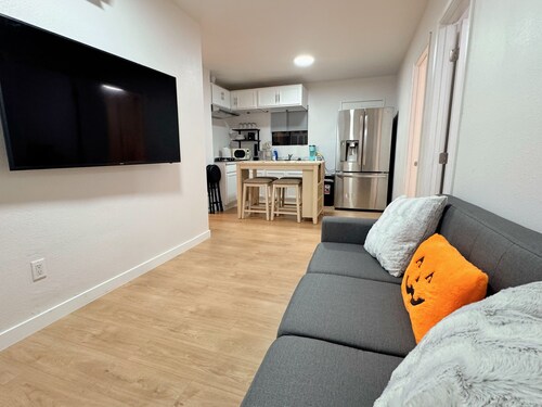 Welcoming 3-bedroom tiny house with AC in La Puente