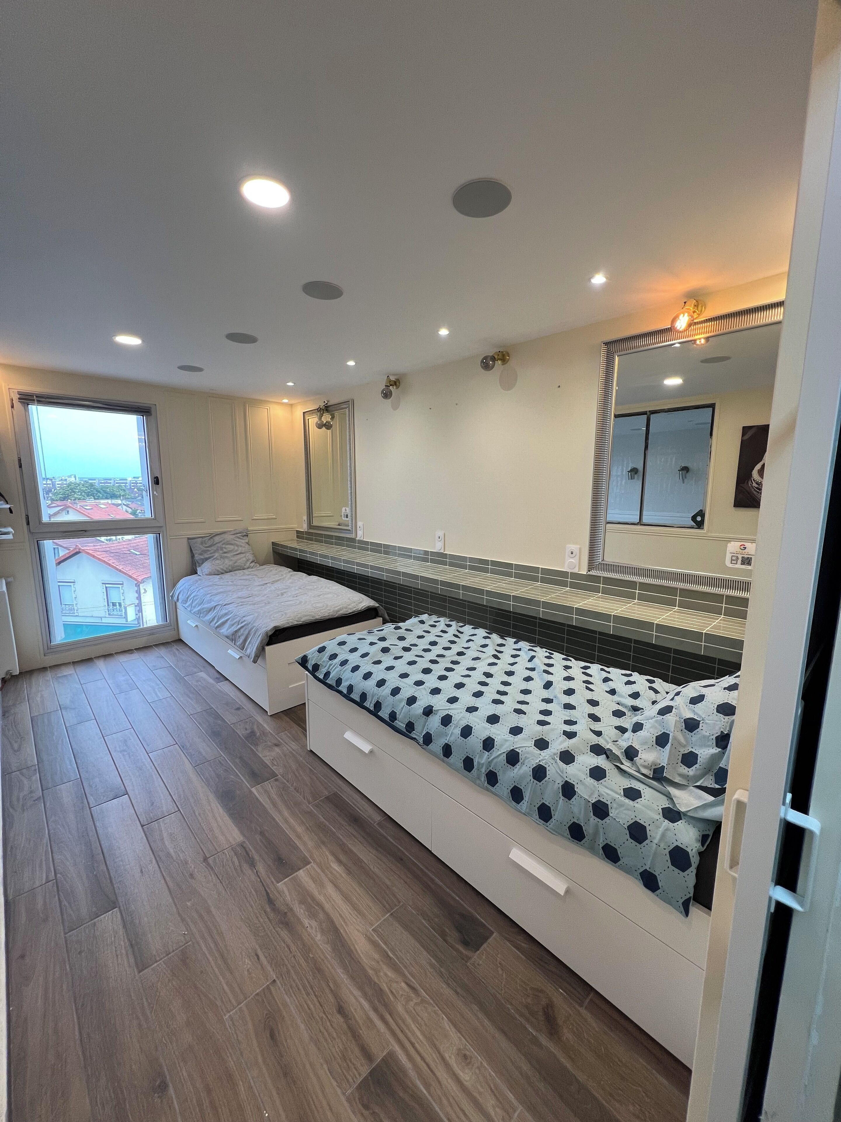 2 chambres, fer et planche à repasser, Wi-Fi, draps fournis