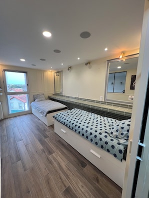 2 bedrooms, iron/ironing board, WiFi, bed sheets
