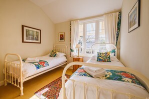 3 bedrooms, iron/ironing board, WiFi, bed sheets - Castle Cottage 2 – Charm & Modern Comfort, Ardtornish Estate, West Highlands (Morvern)