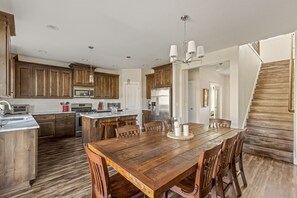 Frigorífic, microones, forn i placa de cuina 